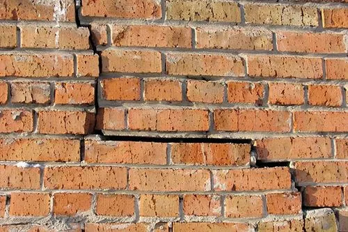 У Луцьку руйнується новий дитсадок