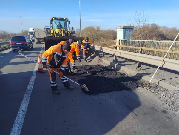 Знаки, розмітка, бар’єрне огородження: на Волині перевірили дороги (фото)