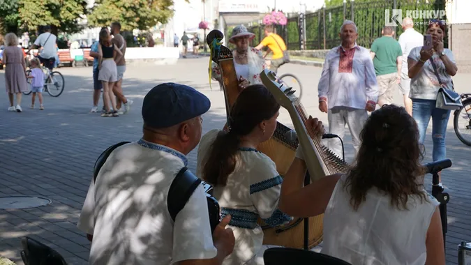 Вишиванки, сонце, діти: як Луцьк зустрів 33-ю річницю незалежності (фото)
