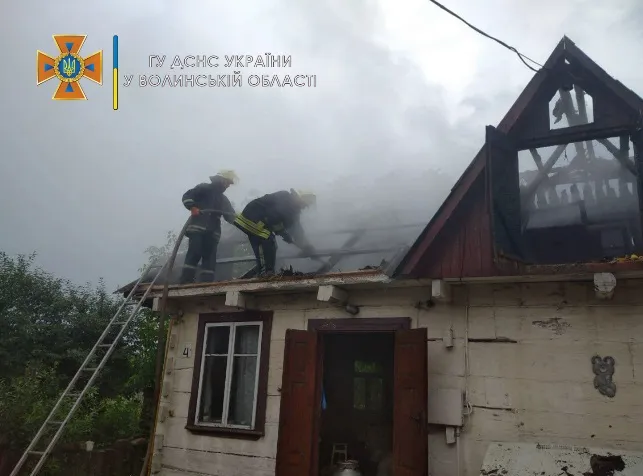 На Волині блискавки підпалили дві будівлі (фото, відео)