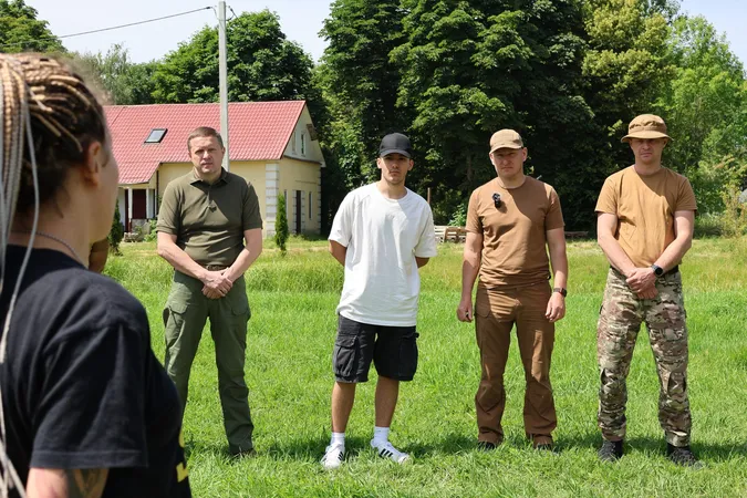 Популярний співак YAKTAK вчився надавати домедичну допомогу у Центрі національного спротиву Волині (фото)
