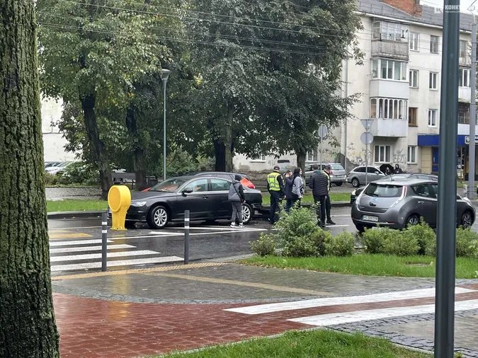 У центрі Луцька – ДТП: на дорозі утворився затор (фото)