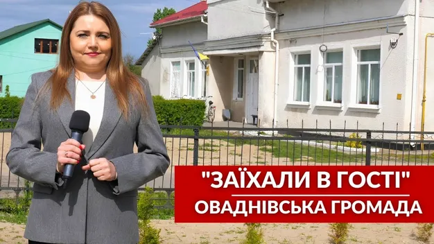 На Волині росте дуб-велетень, в дуплі якого можна грати в карти вчотирьох (відео)