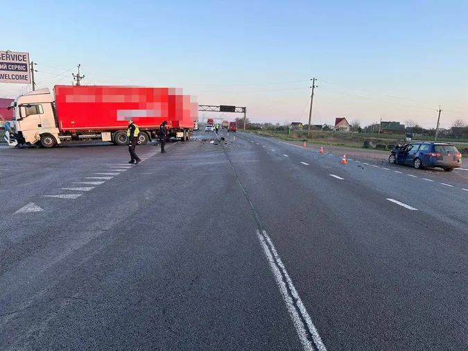Виїхала назустріч фурі: у ДТП на Рівненщині загинула 37-річна волинянка (фото, відео)