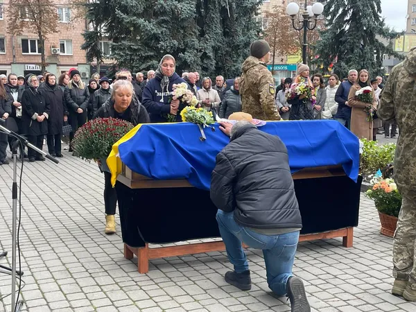 Не дожив чотири дні до дня народження: у Ковелі попрощалися з воїном Володимиром Кашубою (фото)