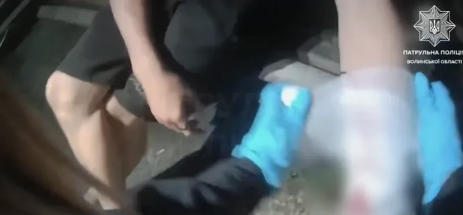 У Луцьку рятували юнака з закривавленою рукою (відео)