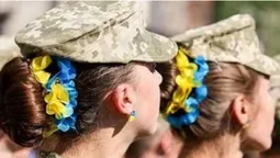 Жінок низки спеціальностей зобов'язали стати на військовий облік (відео)