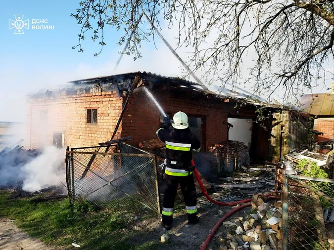 Горіли сараї: за день на Волині погасили 5 пожеж (фото)
