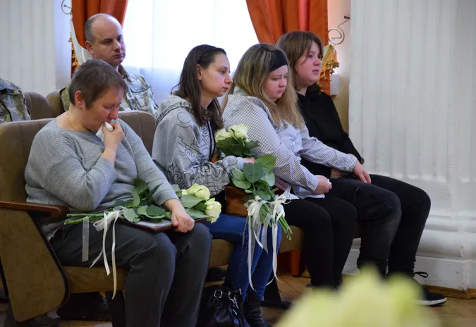 У Луцьку рідним загиблих прикордонників вручили їхні нагороди (фото)