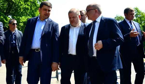 ...проте насправді він обганяв Кривіцького, щоб потрапити в мій (так-так, саме в мій) об'єктив. ..