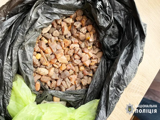 Під час обшуків у Нововолинську знайшли ще й наркотики (фото)