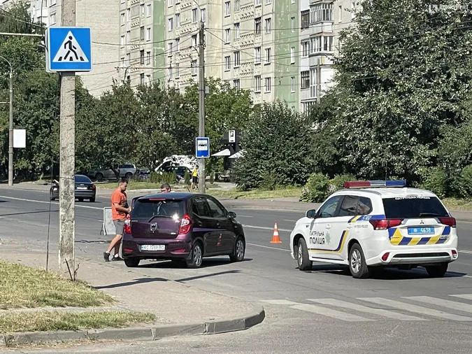Зім'яті двері: у Луцьку – ДТП на вулиці Конякіна (фото)