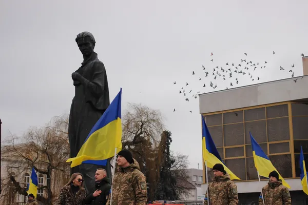Тепер не просто формальність: як у Луцьку відзначали День Соборності (фото)