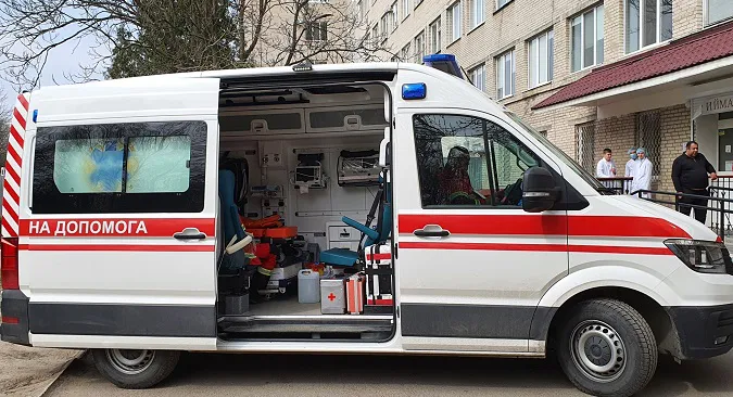 У Луцьку медики «швидкої» витягли з того світу 63-річного чоловіка (фото)