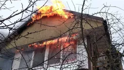 У Нововолинську спалахнув житловий будинок (фото, відео)