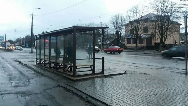 У Луцьку облаштували зупинку на Рівненській (фото)
