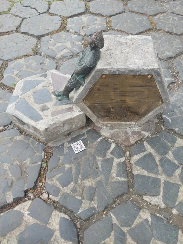 Луцьких кликунів «озброїли» QR-кодами (фото)