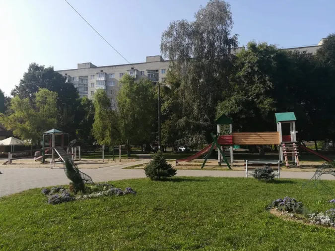 У Луцьку просять відремонтувати дитячий майданчик «Мадагаскар» 