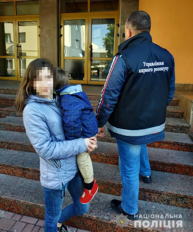 Волинські поліцейські розшукали матір з дитиною