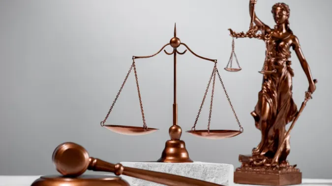Зґвалтування 14-річної дівчини на Закарпатті: що не так з вироком суду