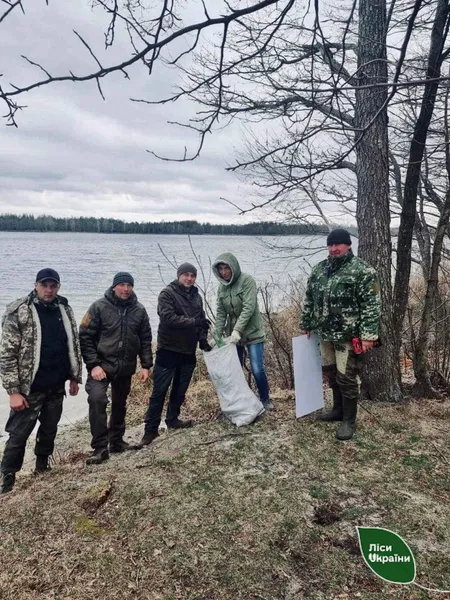 У волинських лісах прибрали зони відпочинку (фото)
