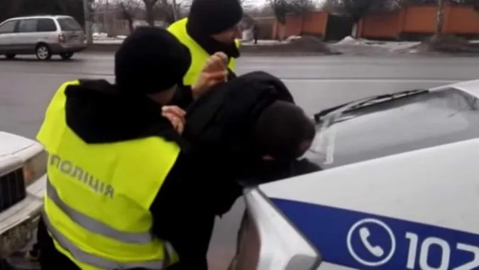 У Ковелі поліцейських, які зламали чоловіку руку, відсторонили
