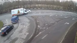 У Луцьку на перехресті вантажівка «знесла» легковик (відео)