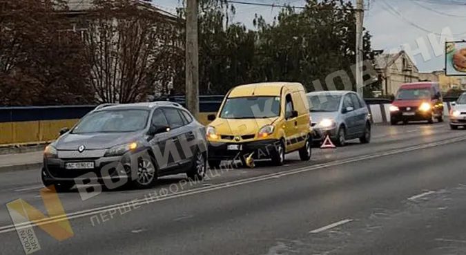 На мосту біля «Там-Таму» аварія за участі двох автівок