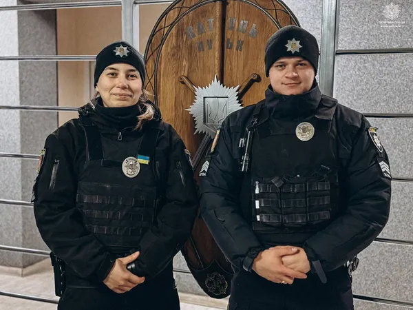 У Луцьку патрульні допомогли порушнику довезти вагітну доньку в пологовий