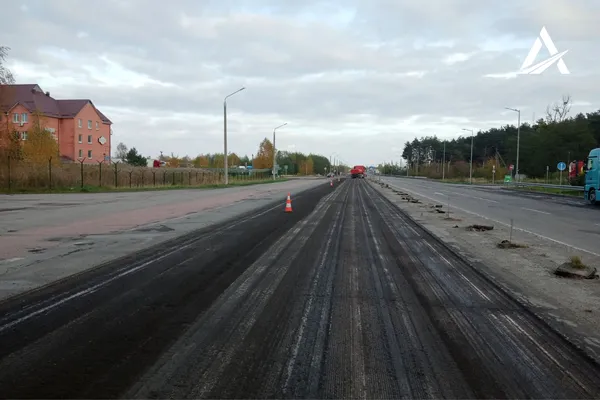 Аби не було черг: трасу Ковель-Ягодин ремонтують і розширюють (фото)