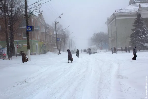 Як замело Нововолинськ: снігові замети в людський ріст (фото)