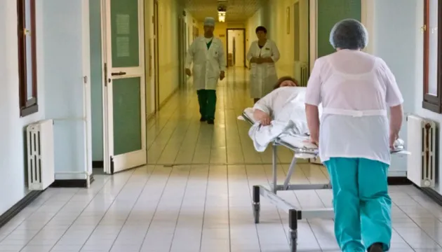Волинські медики, які борються з коронавірусом, отримали 2 300 гривень зарплати (фото)