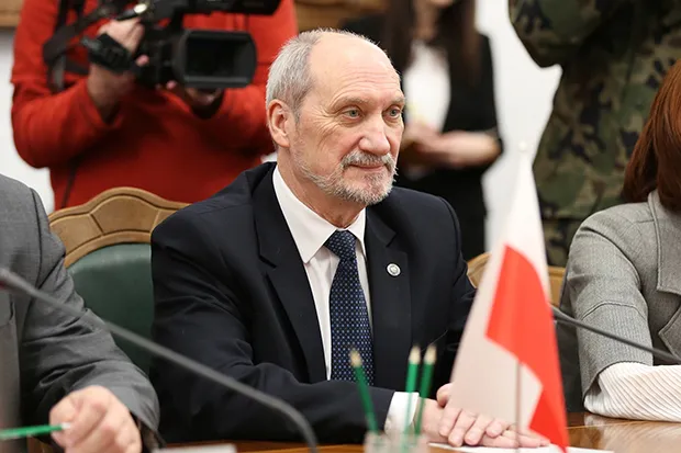 Міністр оборони Польщі каже, що поляки ніколи не забудуть Волинську трагедію