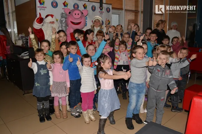 Бізнесмен подарував маленьким лучанам різдвяну казку