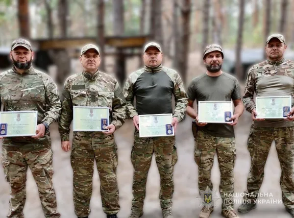 Безпекова ситуація, нагороди поліцейським та робота лікарень: Іван Рудницький відвідав Ковельський район (фото)