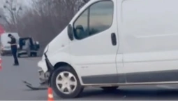 Від удару авто злетіло у кювет: у Луцьку на Ківерцівській – аварія (відео)