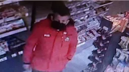 У магазині в центрі Луцька вкрали рюкзак із документами (відео)