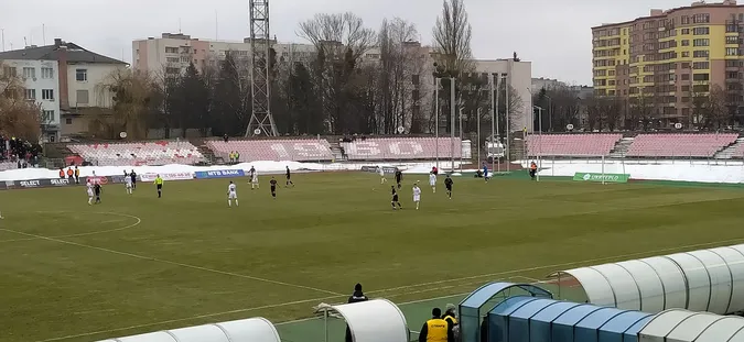 З глядачами: у Луцьку розпочався перший післякарантинний футбольний матч (фото)