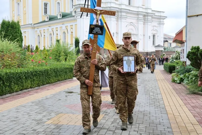 У Луцьку попрощались із Героєм Михайлом Слутяком (фото)