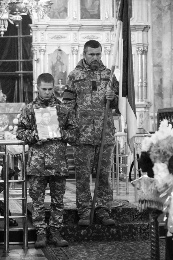 У Луцьку провели в останню дорогу загиблого Героя Юрія Сапожника (фото)