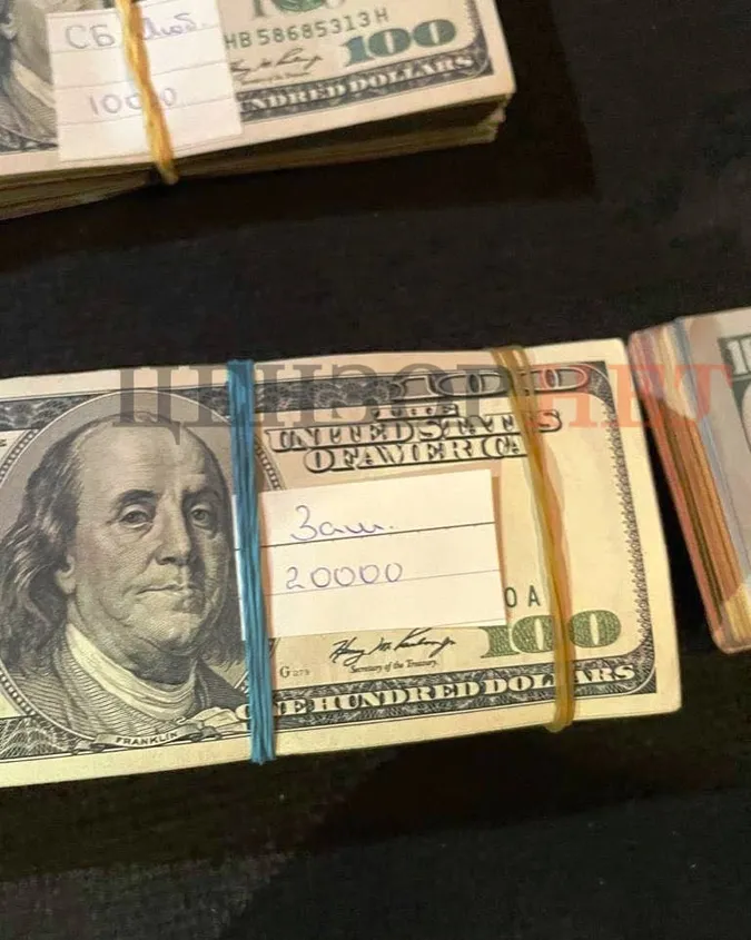 «700 000 $ – травневе розвезення »кешу