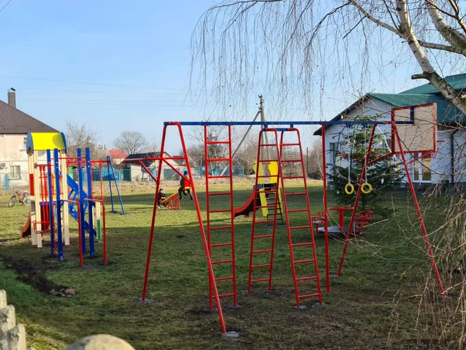 У Піддубцях за кошти інвестора встановили новий ігровий комплекс (фото)