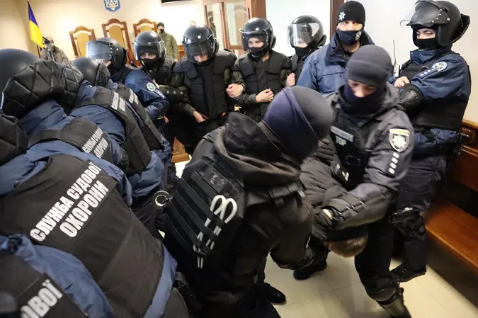 Сніг не завадив: у Луцьку «силовики» влаштували спільні навчання (фото)