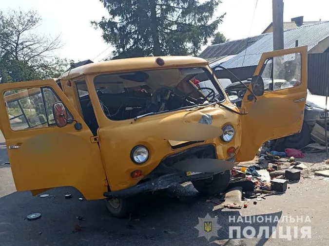 Одна загибла і семеро травмованих: у Нововолинську УАЗ розтрощив Opel (фото, відео)