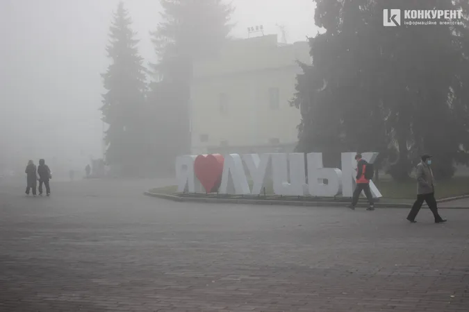 Туманний ранок у Луцьку: 30+ атмосферних фото