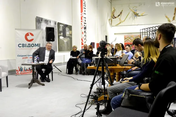 Цікаві історії в музеї: Віктор Корсак поділився з лучанами досвідом ведення бізнесу (фото)