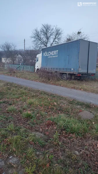 Водій заснув: у Луцькому районі фура знесла електроопору (фото)
