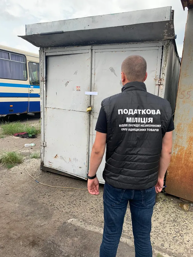 На Волині виявили підпільну заправку