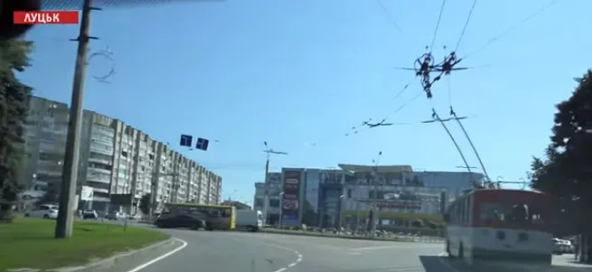 У Луцьку біля «Променя» просять змінити схему проїзду
