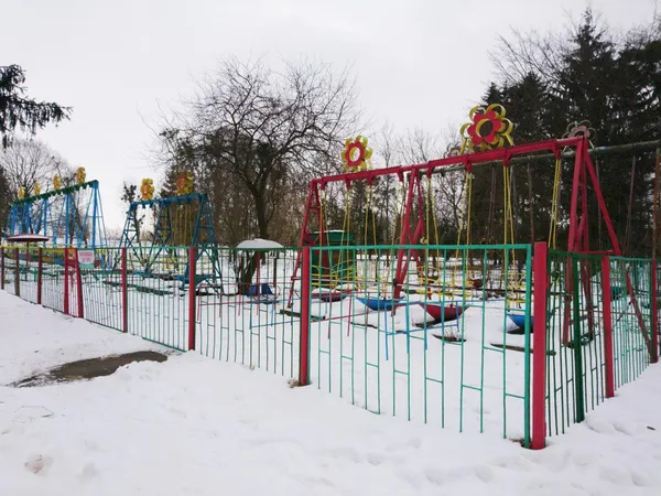 Луцький парк атракціонів очікує футбол у кулях та літній душ